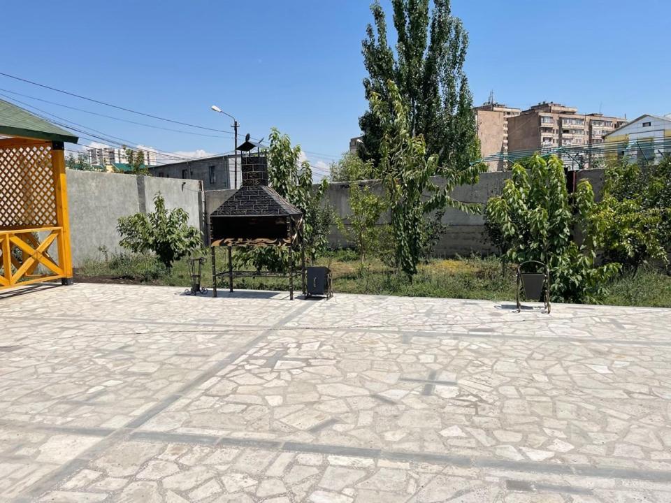 GOLDEN SECONDS Hotel Erivan Exterior foto