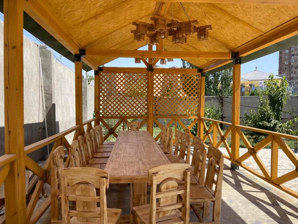 GOLDEN SECONDS Hotel Erivan Exterior foto