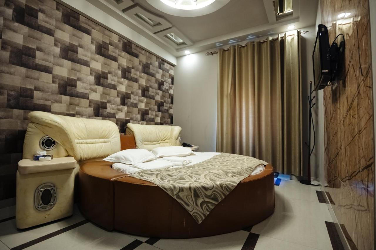 GOLDEN SECONDS Hotel Erivan Exterior foto