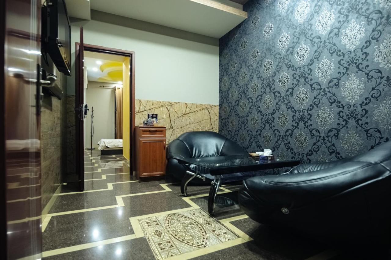 GOLDEN SECONDS Hotel Erivan Exterior foto