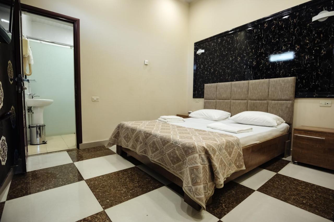GOLDEN SECONDS Hotel Erivan Exterior foto