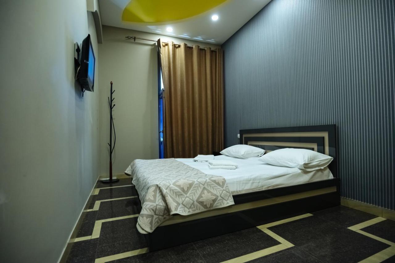 GOLDEN SECONDS Hotel Erivan Exterior foto