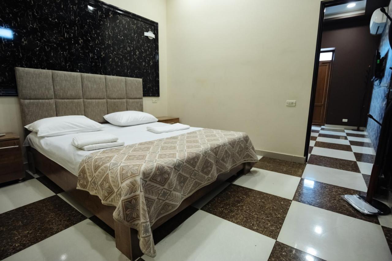 GOLDEN SECONDS Hotel Erivan Exterior foto