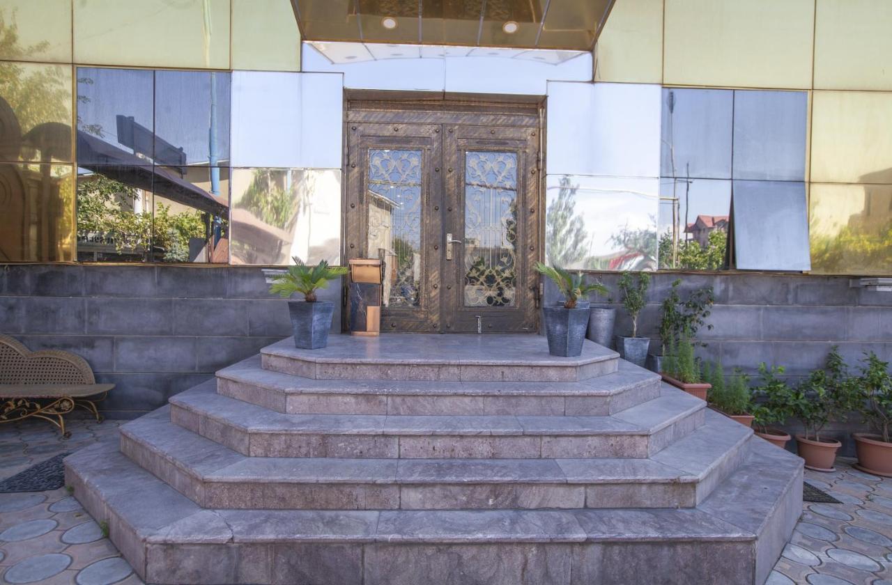 GOLDEN SECONDS Hotel Erivan Exterior foto