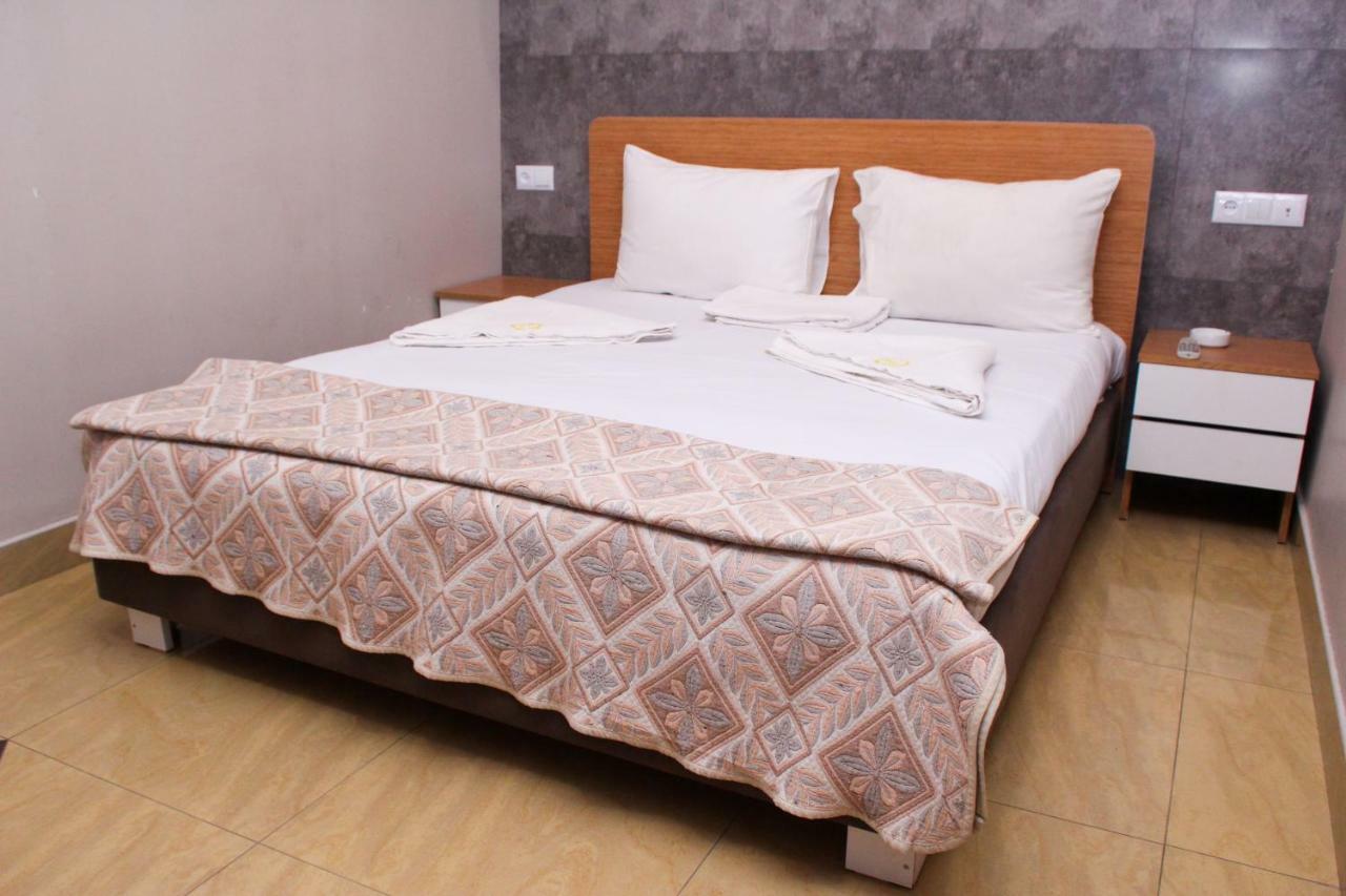 GOLDEN SECONDS Hotel Erivan Exterior foto